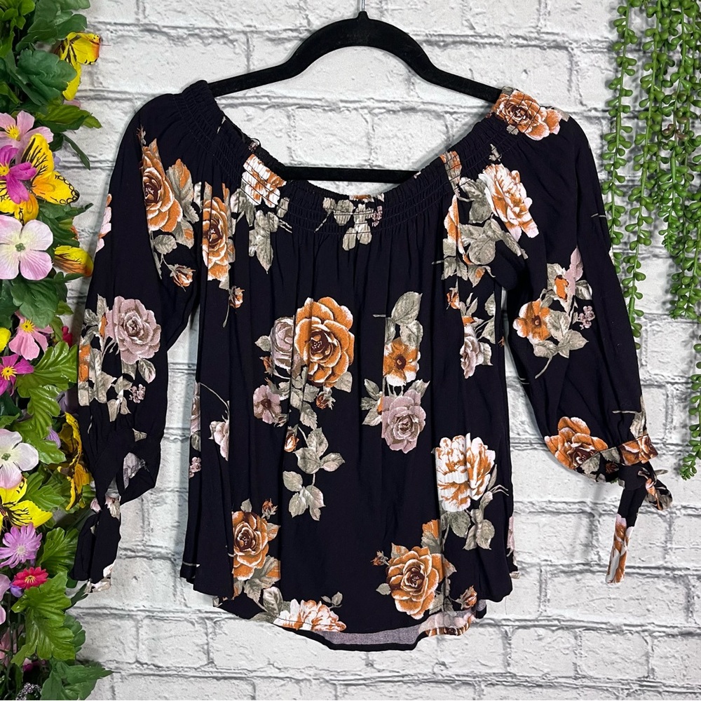<🌼3/$30🌼One Love Clothing Floral Printed 3/4 Sleeve Top Size Medium